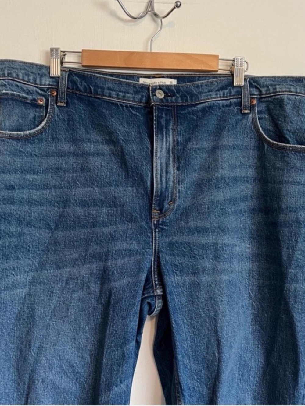 Abercrombie and fitch the 90s straight ultra high rise distressed jeans
size 20 - Picture 3 of 8
